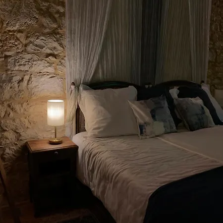 Chateau De Bed & Breakfast *