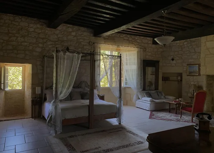 Chateau De Bed & Breakfast Monsac